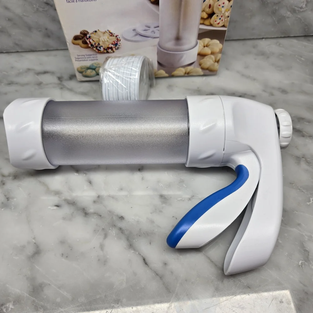 Wilton Comfort Grip COOKIE PRESS‎ 12-Discs Ergonomic Easy Squeeze Handle  Sealed